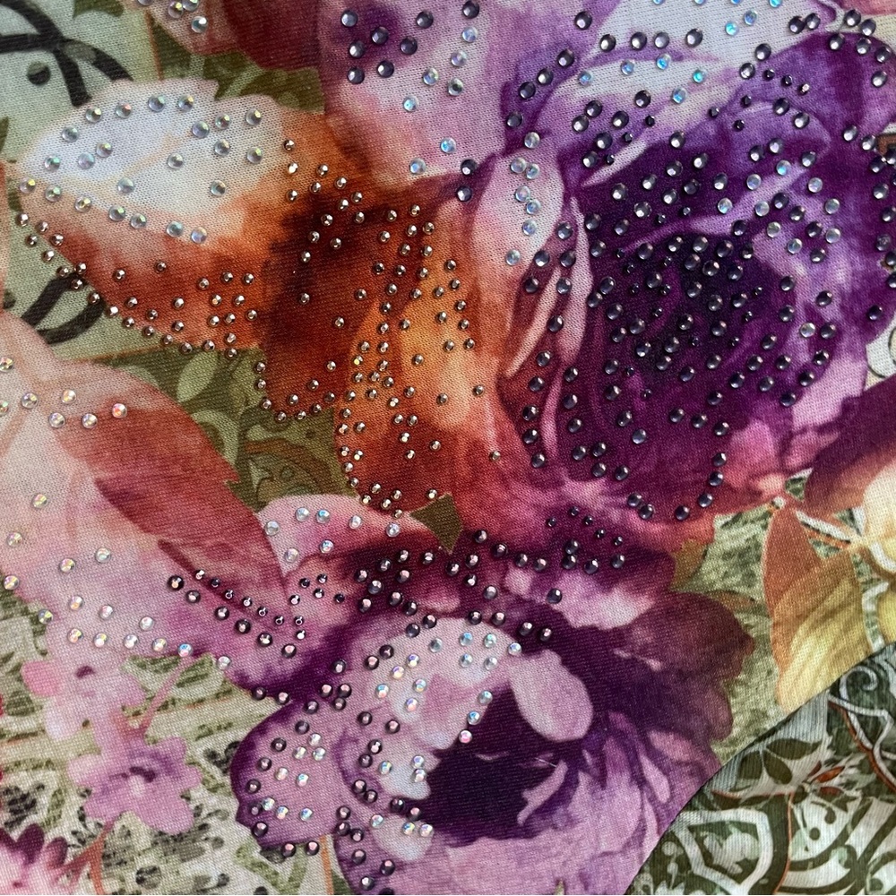 Catherines Womens 3/4 Sleeve Blouse, V-Neck Knit Top. Plus Size 1x Flower mosaic - Picture 4 of 5